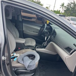 2018 Hyundai ELANTRA SEL — миниатюра 31