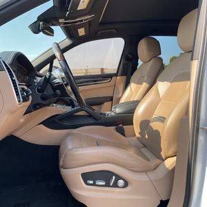 2019 Porsche CAYENNE S thumbnail 32