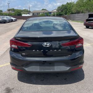 HYUNDAI ELANTRA SE - 7