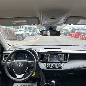2018 Toyota RAV4 LE — фото 36