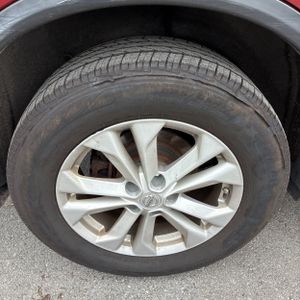 2015 Nissan ROGUE SV thumbnail 19