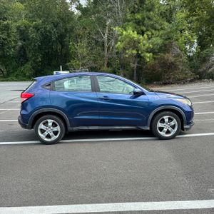 2016 Honda HR-V LX photo 10