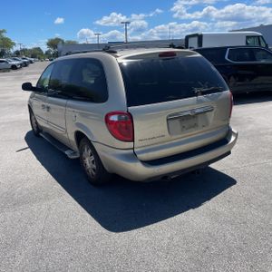 CHRYSLER TOWN AND COUNTRY TOURING - 5