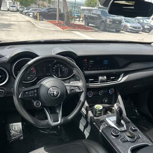 صورة 35 لـ 2021 ALFA Romeo STELVIO SPRINT