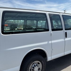 CHEVROLET EXPRESS 2500 - 9