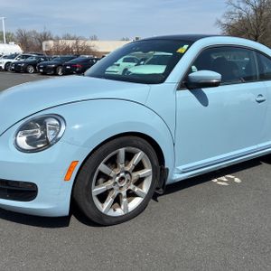 VOLKSWAGEN BEETLE 2.5L PZEV FENDER EDITION - 2