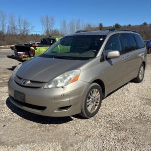 TOYOTA SIENNA - 1