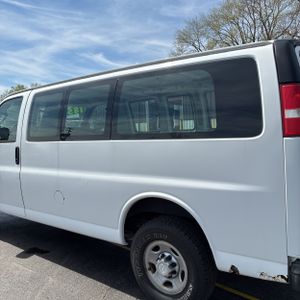 CHEVROLET EXPRESS 2500 - 6