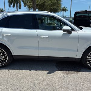 صورة 10 لـ 2022 Porsche CAYENNE