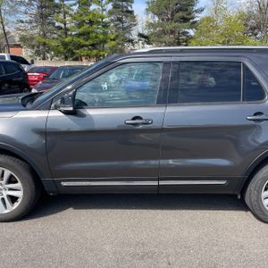 FORD EXPLORER XLT - 4