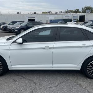 VOLKSWAGEN JETTA SE - 4