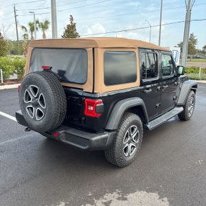 صورة 8 لـ 2020 JEEP WRANGLER UNLIMITED BLACK AND TAN