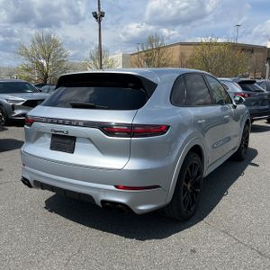 PORSCHE CAYENNE S - 8