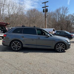 AUDI SQ7 PREMIUM PLUS - 7