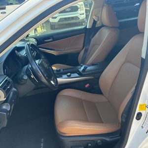 صورة مصغرة 30 لـ 2019 Lexus IS 300 BASE