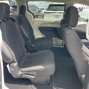 صورة 35 لـ 2024 Chrysler VOYAGER LX