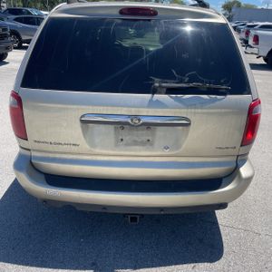 CHRYSLER TOWN AND COUNTRY TOURING - 7