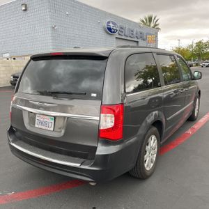 CHRYSLER TOWN AND COUNTRY TOURING - 8
