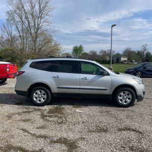 CHEVROLET TRAVERSE LS - 10