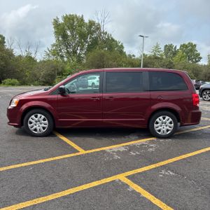 2017 Dodge GRAND CARAVAN SE — фото 3