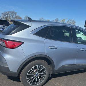 FORD ESCAPE PLUG-IN HYBRID SE - 9