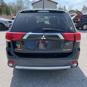 MITSUBISHI OUTLANDER ES - 7