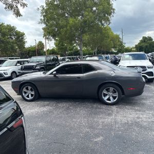 2019 Dodge CHALLENGER SXT — фото 3