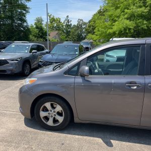TOYOTA SIENNA - 2
