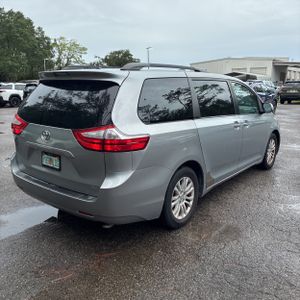 2015 Toyota SIENNA XLE 8-PASSENGER 照片 8