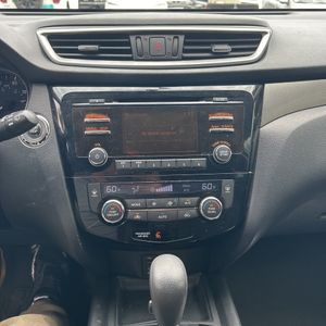 2015 Nissan ROGUE SV thumbnail 37