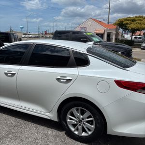 KIA OPTIMA LX - 6