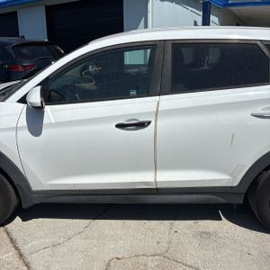 HYUNDAI TUCSON SE - 4