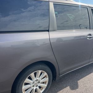 2011 Toyota SIENNA XLE 7-PASSENGER 照片 9