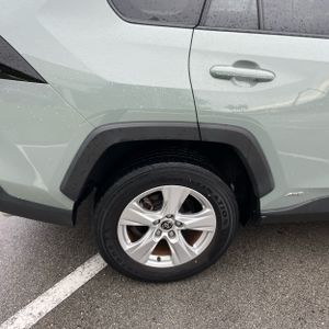 صورة 19 لـ 2021 Toyota RAV4 HYBRID XLE