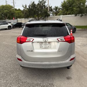 صورة 7 لـ 2015 Toyota RAV4 XLE