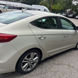صورة 9 لـ 2017 Hyundai ELANTRA LIMITED
