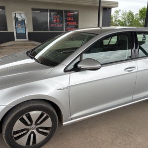 VOLKSWAGEN E-GOLF SE - 2