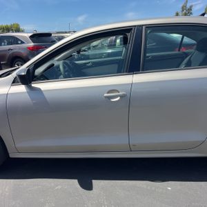 VOLKSWAGEN JETTA 2.0L S - 4