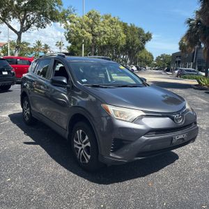 2016 Toyota RAV4 LE — фото 12