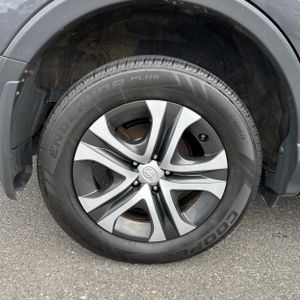 2018 Toyota RAV4 LE — фото 19