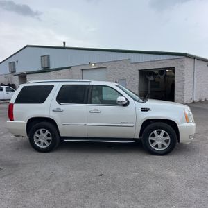 صورة 10 لـ 2010 Cadillac ESCALADE BASE