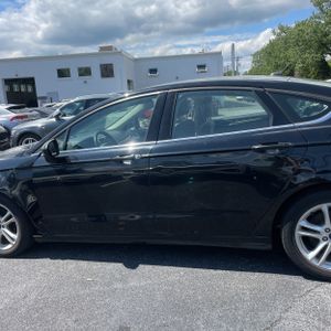 FORD FUSION SE - 4