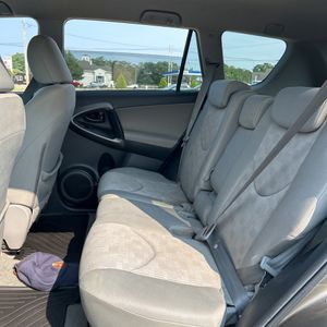 صورة مصغرة 33 لـ 2011 Toyota RAV4 BASE