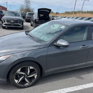 HYUNDAI ELANTRA SEL - 2