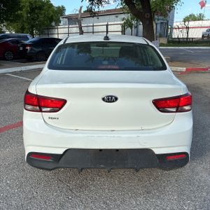 KIA RIO LX - 7