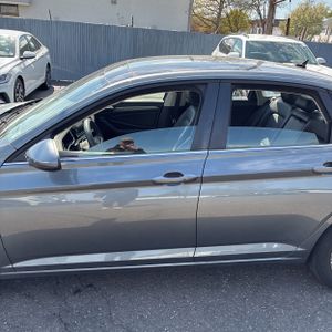 VOLKSWAGEN JETTA SE - 4