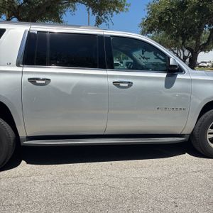 CHEVROLET SUBURBAN LT - 9