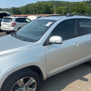 2011 Toyota RAV4 SPORT photo 2