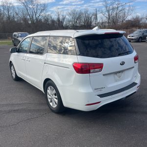 KIA SEDONA LX - 5