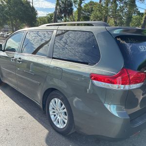 TOYOTA SIENNA - 5